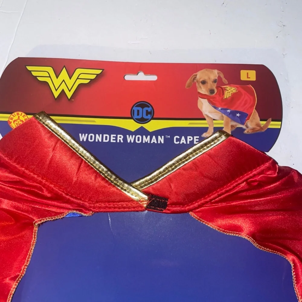 NWOT Rubie,s DC Comics Wonder Woman Pet Cape Size Large